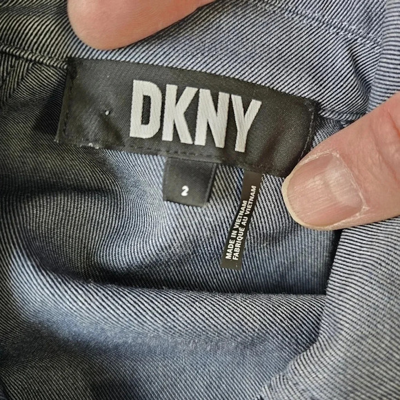 DKNY Blue Chambray Belted Utility Jacket Size 2 Preppy 90s Minimalist Office - Picture 6 of 9